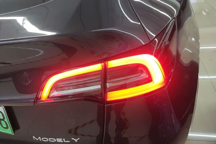 Tesla Model Y 2024 #8 Tesla Model Y 2024 car image #8