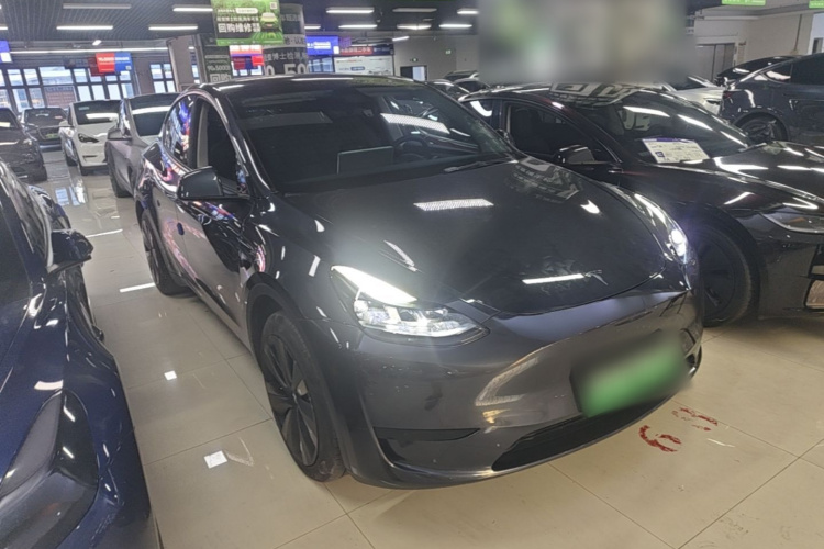 Tesla Model Y 2024 #4 Tesla Model Y 2024 car image #4