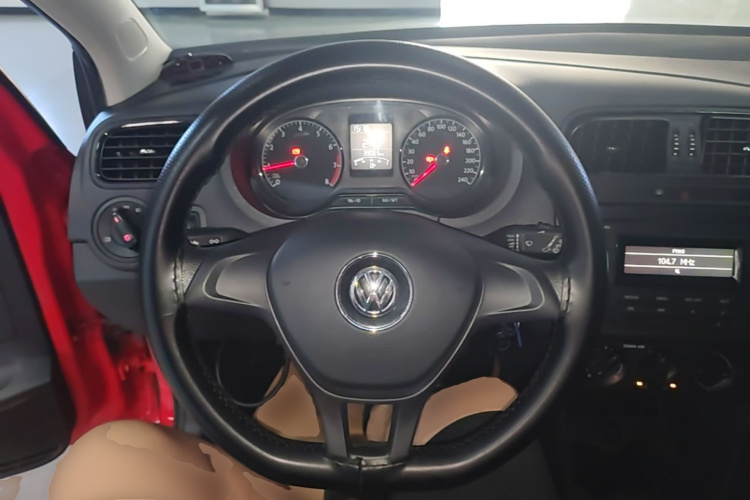 Volkswagen Polo 2017 car image #11