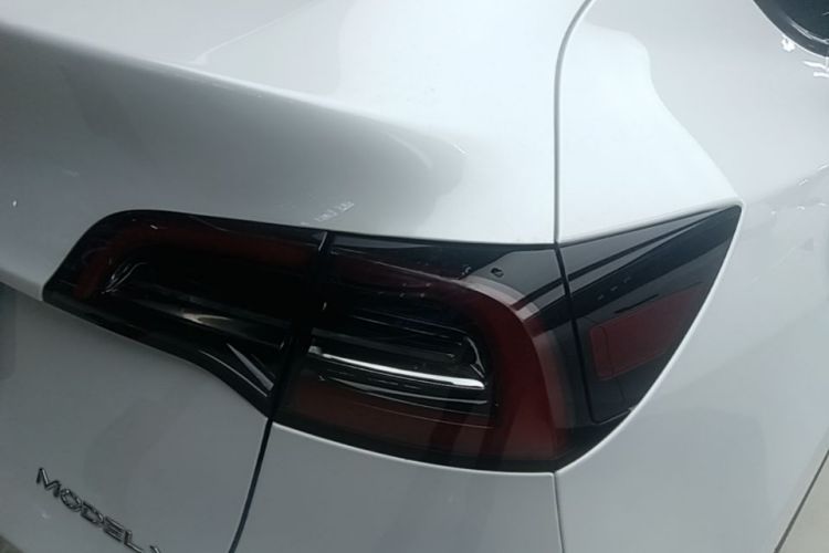 Tesla Model Y 2024 #8 Tesla Model Y 2024 car image #8