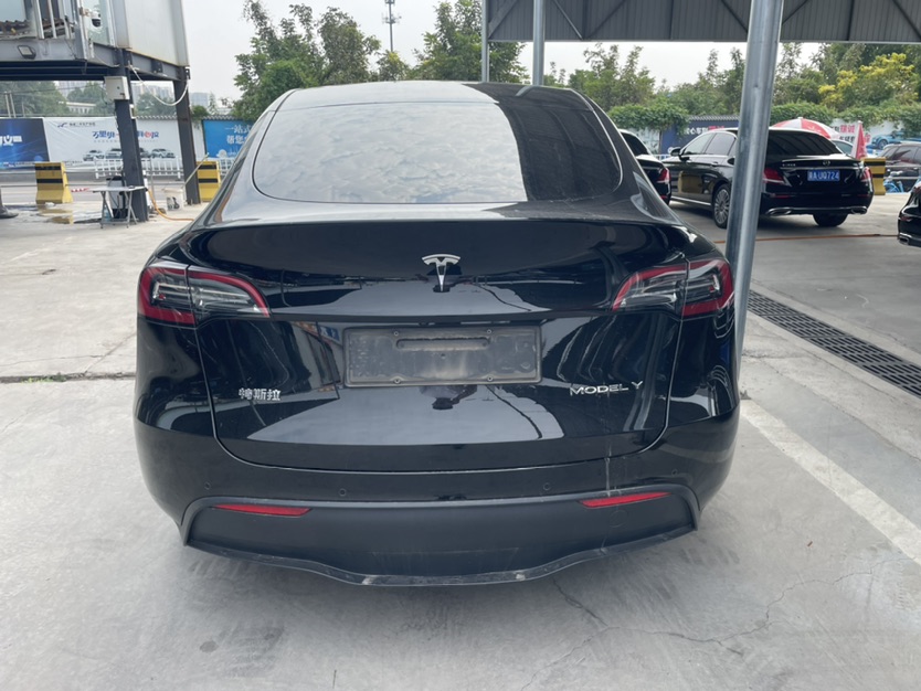 Tesla Model Y 2021 immagine di auto #4