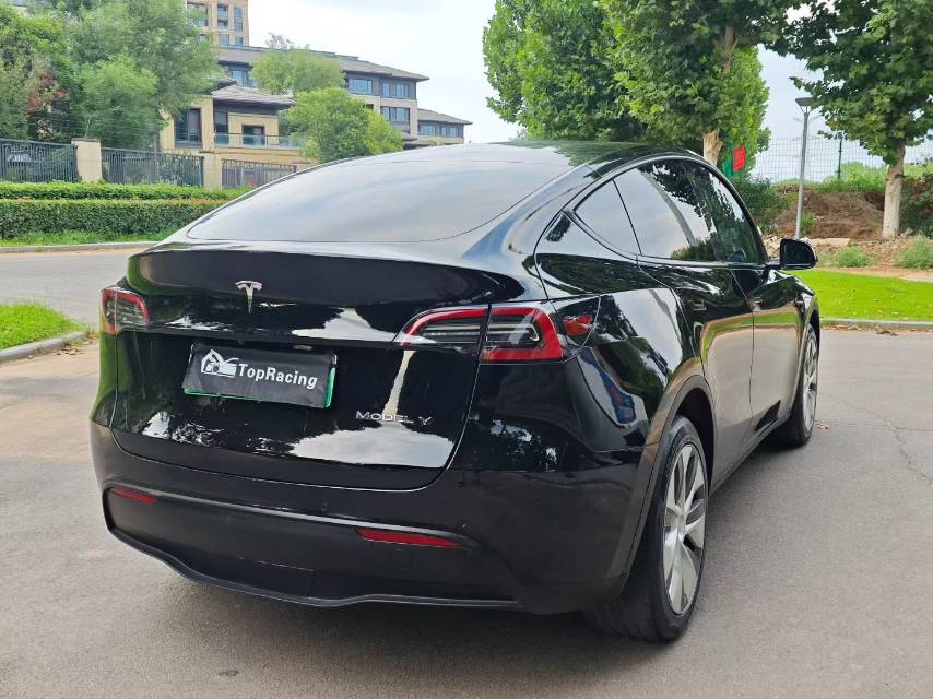 Tesla Model Y 2022 car image #9