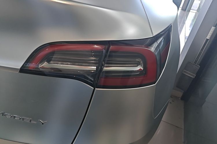 Tesla Model Y 2022 car image #8