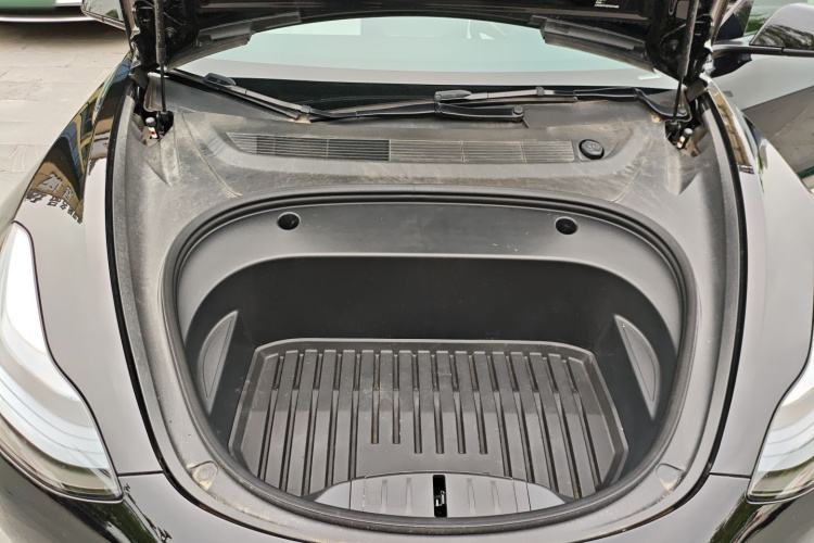 Tesla Model 3 2023 car image #20