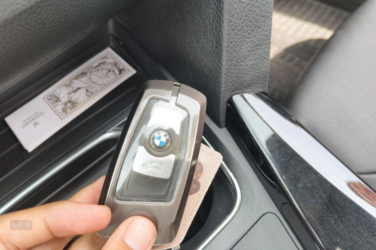BMW 3 Series 2017 #10 BMW 3 Series 2017 car image #10
