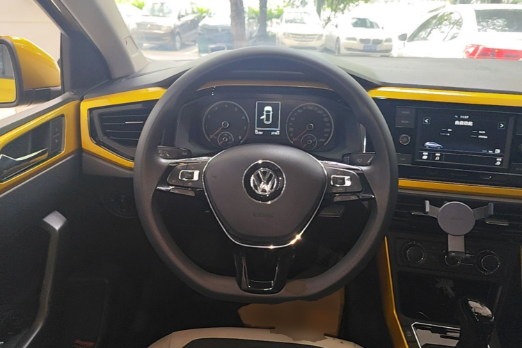 Volkswagen Polo 2019 car image #11