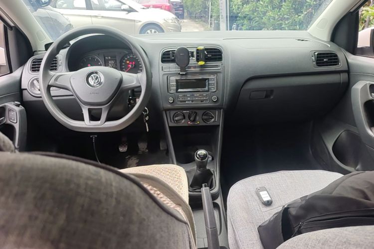 Volkswagen Polo 2016 car image #11