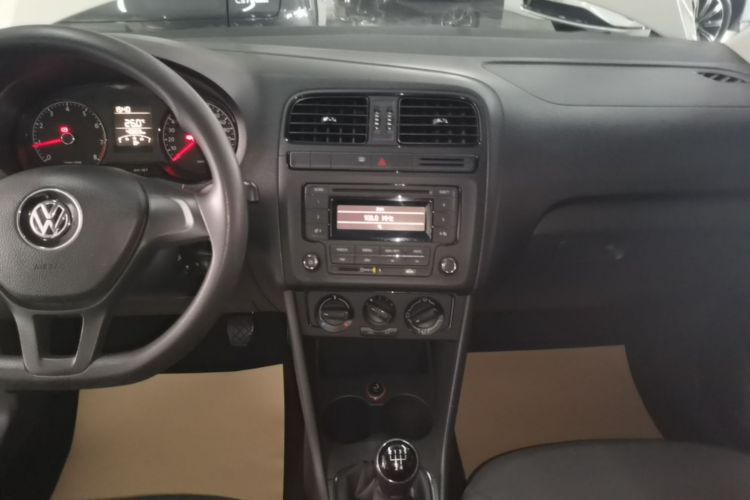 Volkswagen Polo 2015 #13 Volkswagen Polo 2015 car image #13