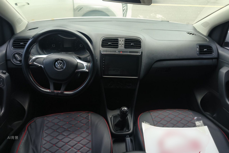 Volkswagen Polo 2015 car image #11