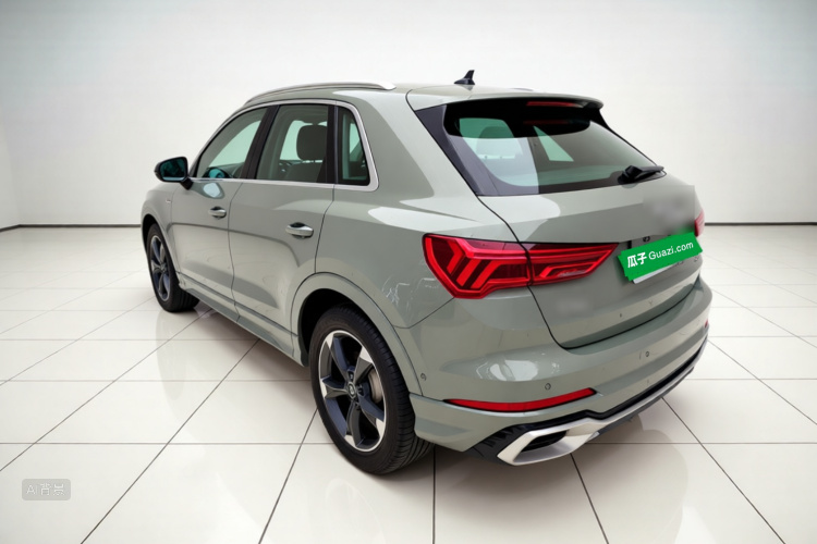 Audi Q3 2023 car image #5