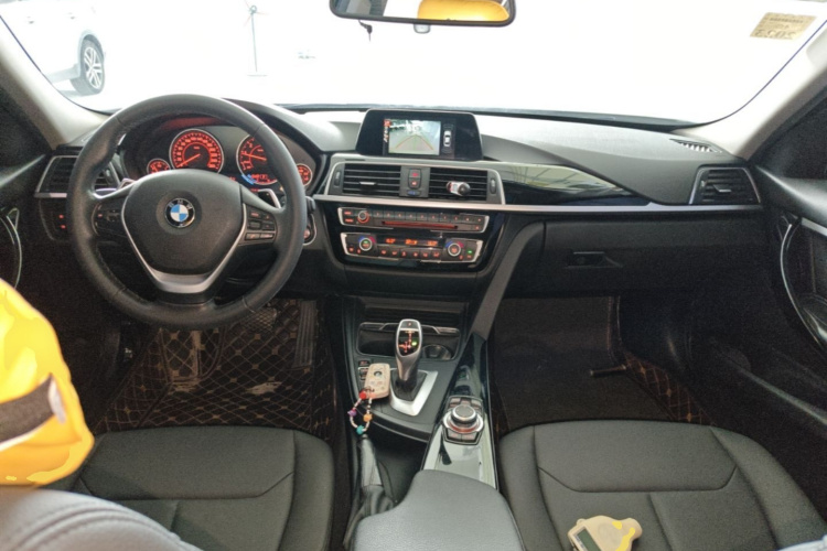 BMW 3 Series 2017 car image #10