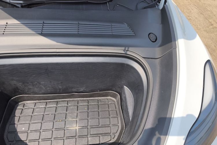 Tesla Model Y 2022 immagine di auto #24