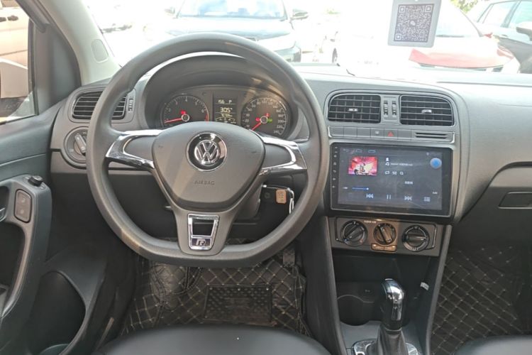 Volkswagen Polo 2018 car image #11