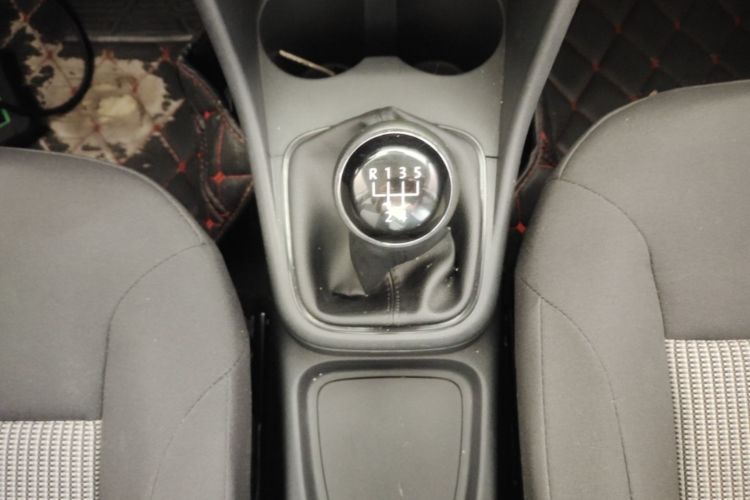 Volkswagen Polo 2017 car image #14