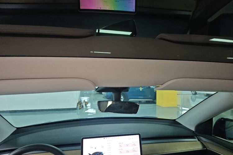 Tesla Model Y 2021 car image #18