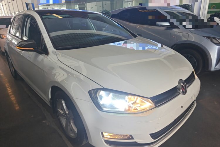 Volkswagen Golf 2018 car image #4