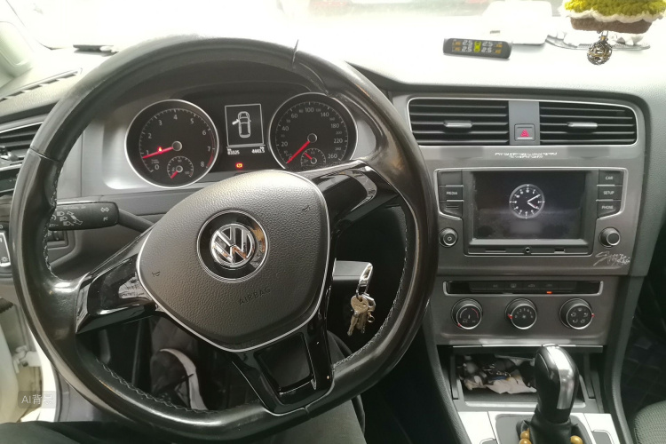Volkswagen Golf 2017 car image #11
