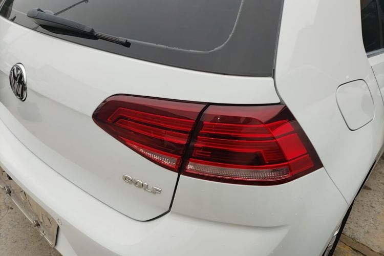 Volkswagen Golf 2019 car image #8