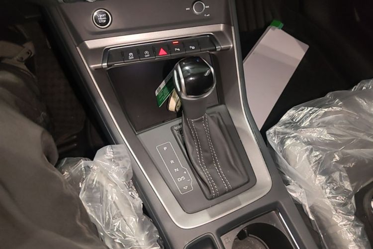 Audi Q3 2023 car image #18