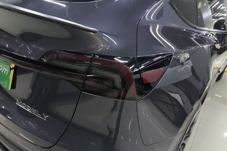 Tesla Model Y 2023 immagine di auto #8