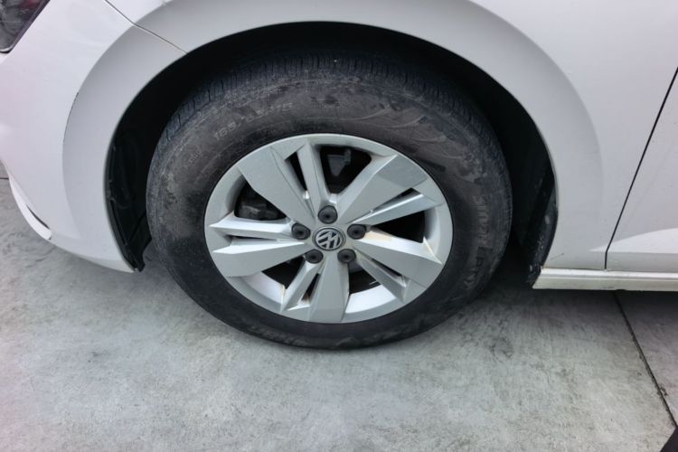 Volkswagen Polo 2021 car image #9