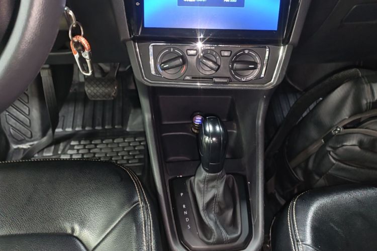 Volkswagen Santana 2018 car image #14