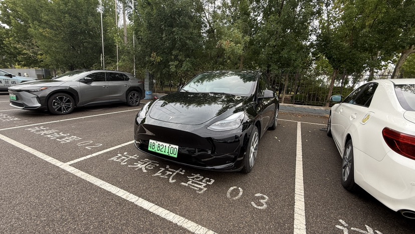 Tesla Model Y 2022 Tesla Model Y 2022 car image