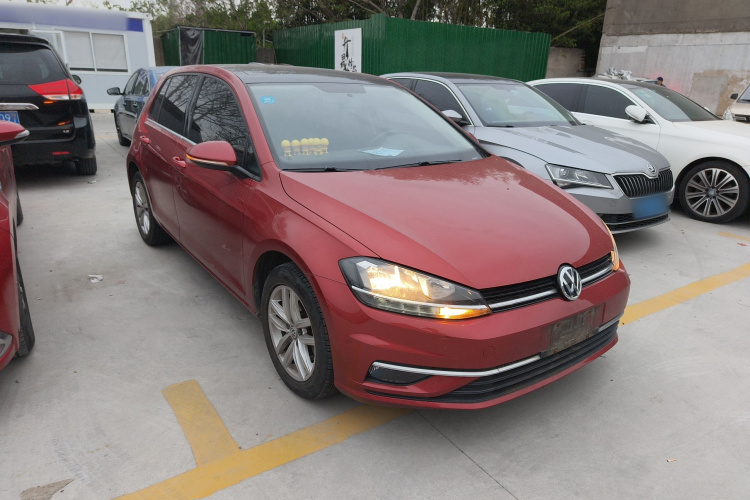 Volkswagen Golf 2018 car image #4
