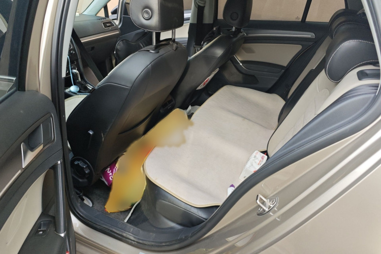 Volkswagen Golf 2017 car image #14