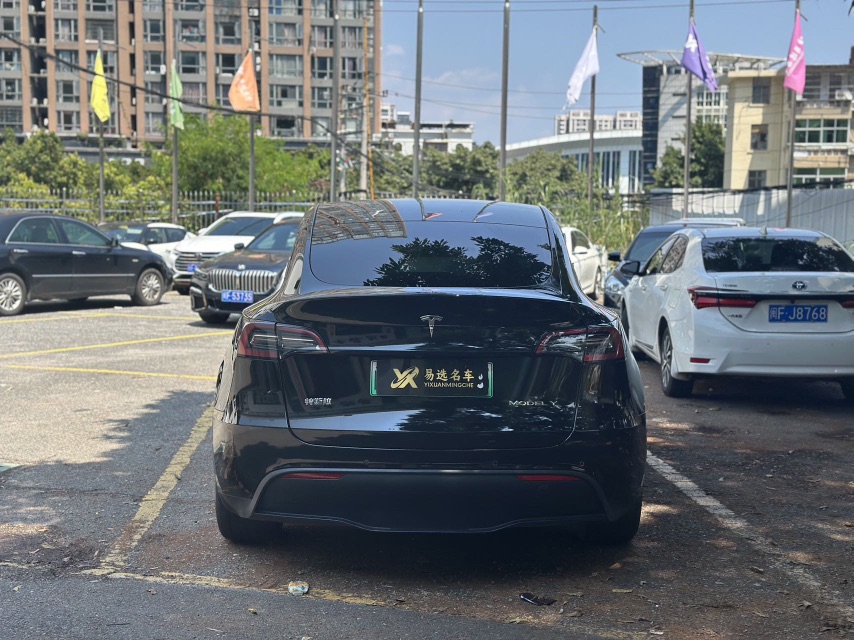 Tesla Model Y 2023 car image #3