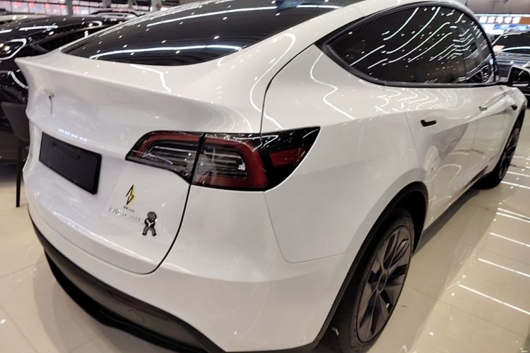 Tesla Model Y 2024 #7 Tesla Model Y 2024 car image #7