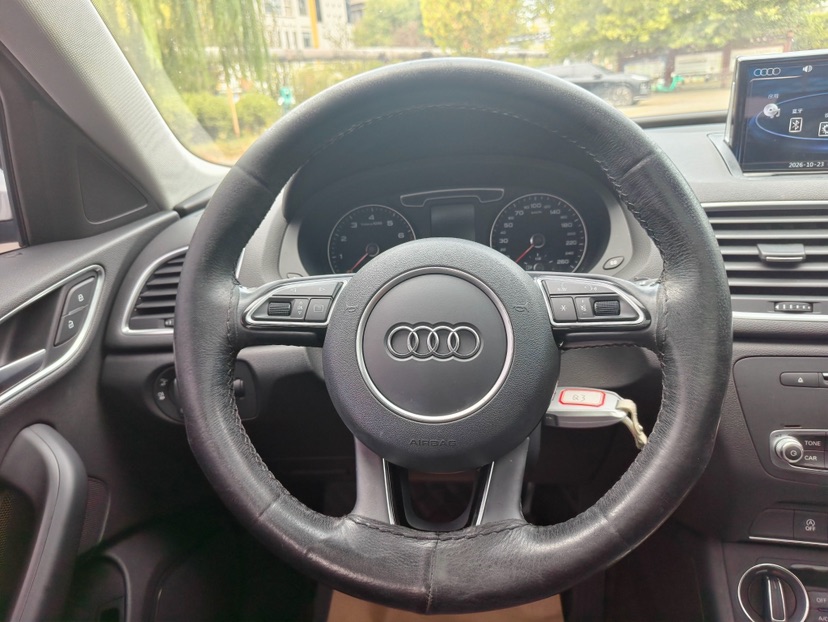 Audi Q3 2018 car image #8
