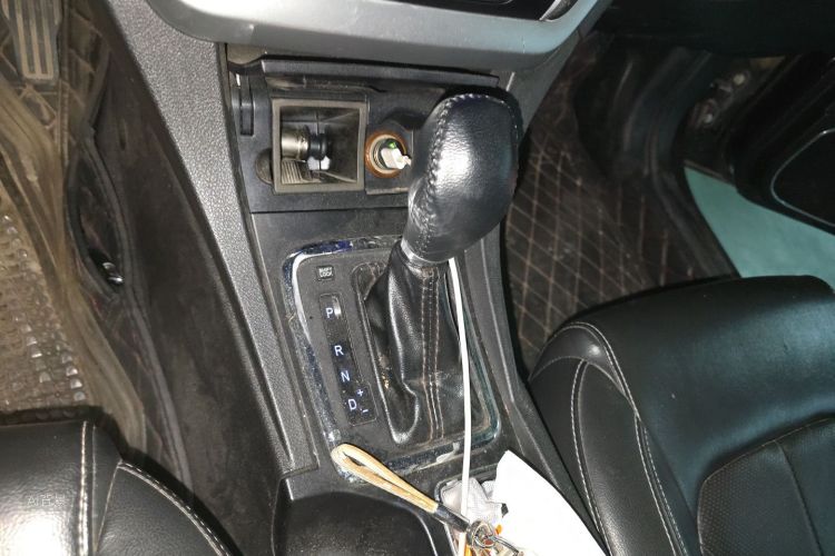 GEELY Emgrand 2015 car image #16
