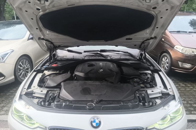 BMW 3 Series 2018 car image #20