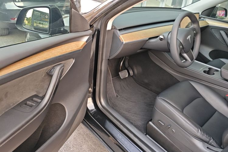Tesla Model Y 2022 immagine di auto #12