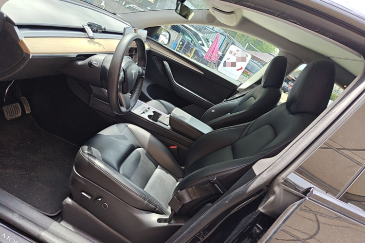 Tesla Model Y 2023 immagine di auto #15