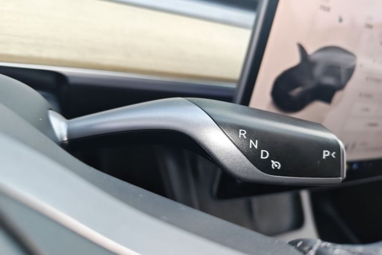 Tesla Model Y 2023 #14 Tesla Model Y 2023 car image #14