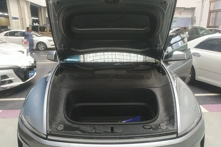 Tesla Model Y 2025 car image #20