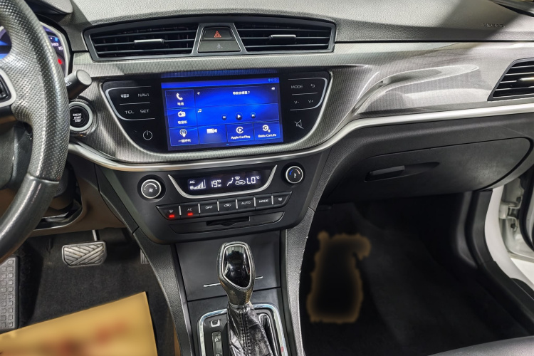 GEELY Emgrand 2017 #15 GEELY Emgrand 2017 car image #15