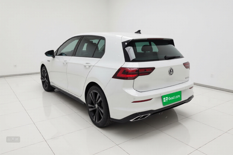 Volkswagen Golf 2023 car image #5