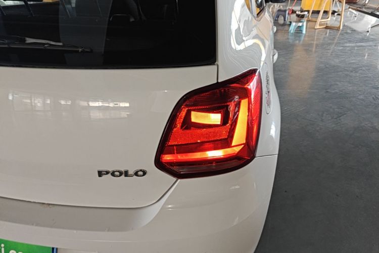 Volkswagen Polo 2017 car image #8