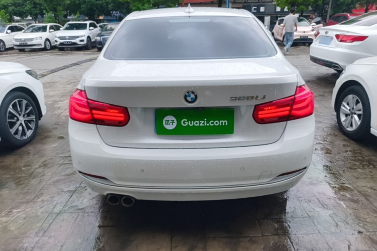BMW 3 Series 2018 car image #6