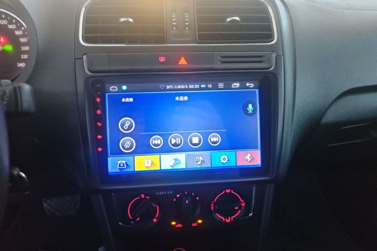 Volkswagen Polo 2017 car image #13