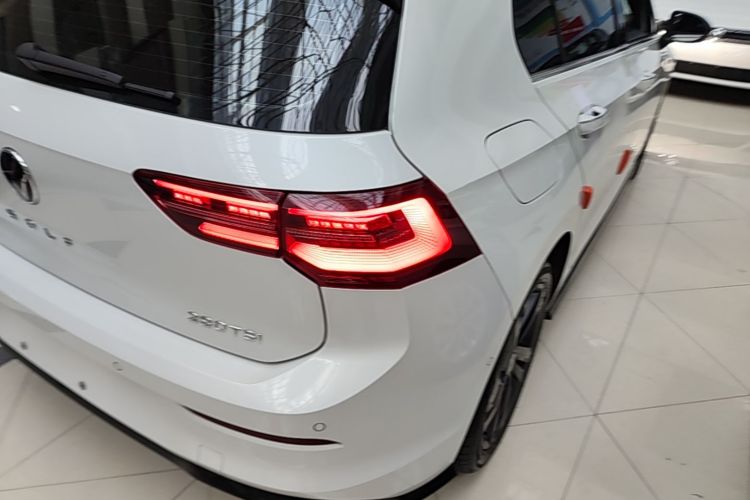 Volkswagen Golf 2024 car image #8