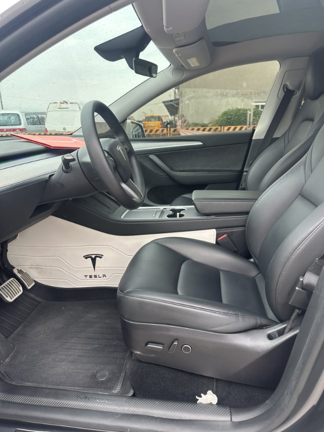 Tesla Model Y 2024 #4 Tesla Model Y 2024 car image #4