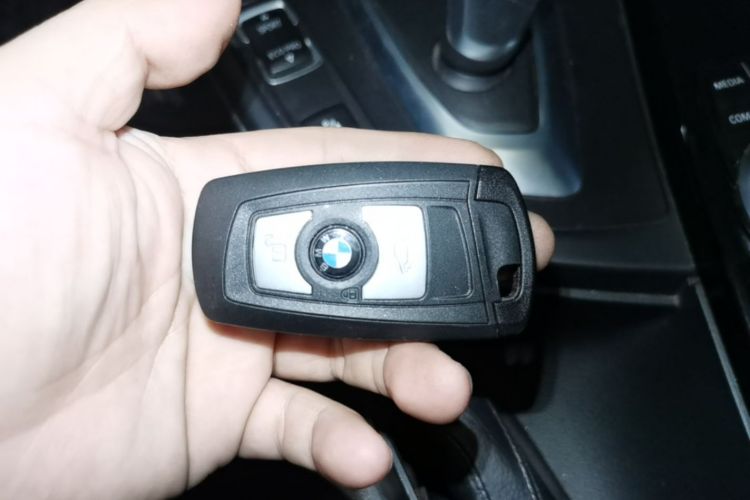 BMW 3 Series 2019 car image #9