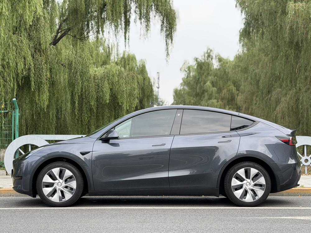 Tesla Model Y 2022 #4 Tesla Model Y 2022 car image #4