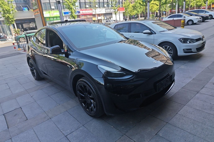 Tesla Model Y 2022 car image #4