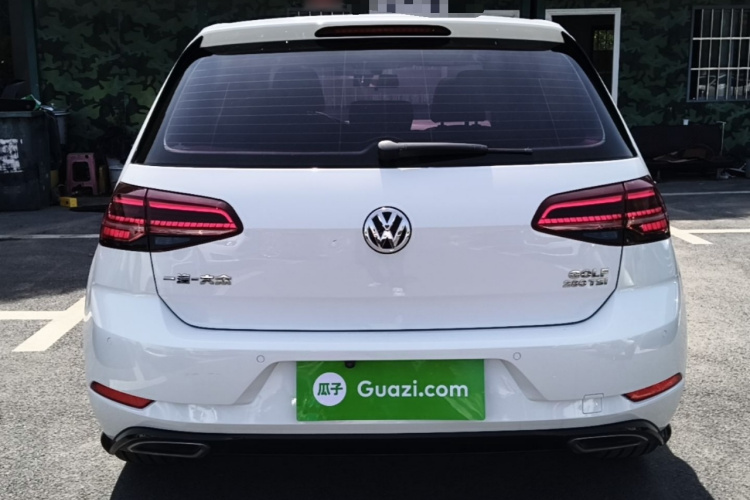 Volkswagen Golf 2018 car image #6
