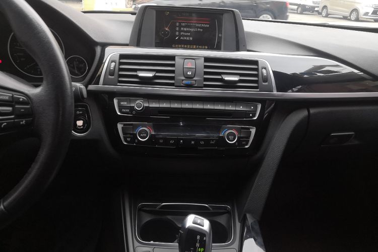 BMW 3 Series 2017 #13 BMW 3 Series 2017 car image #13